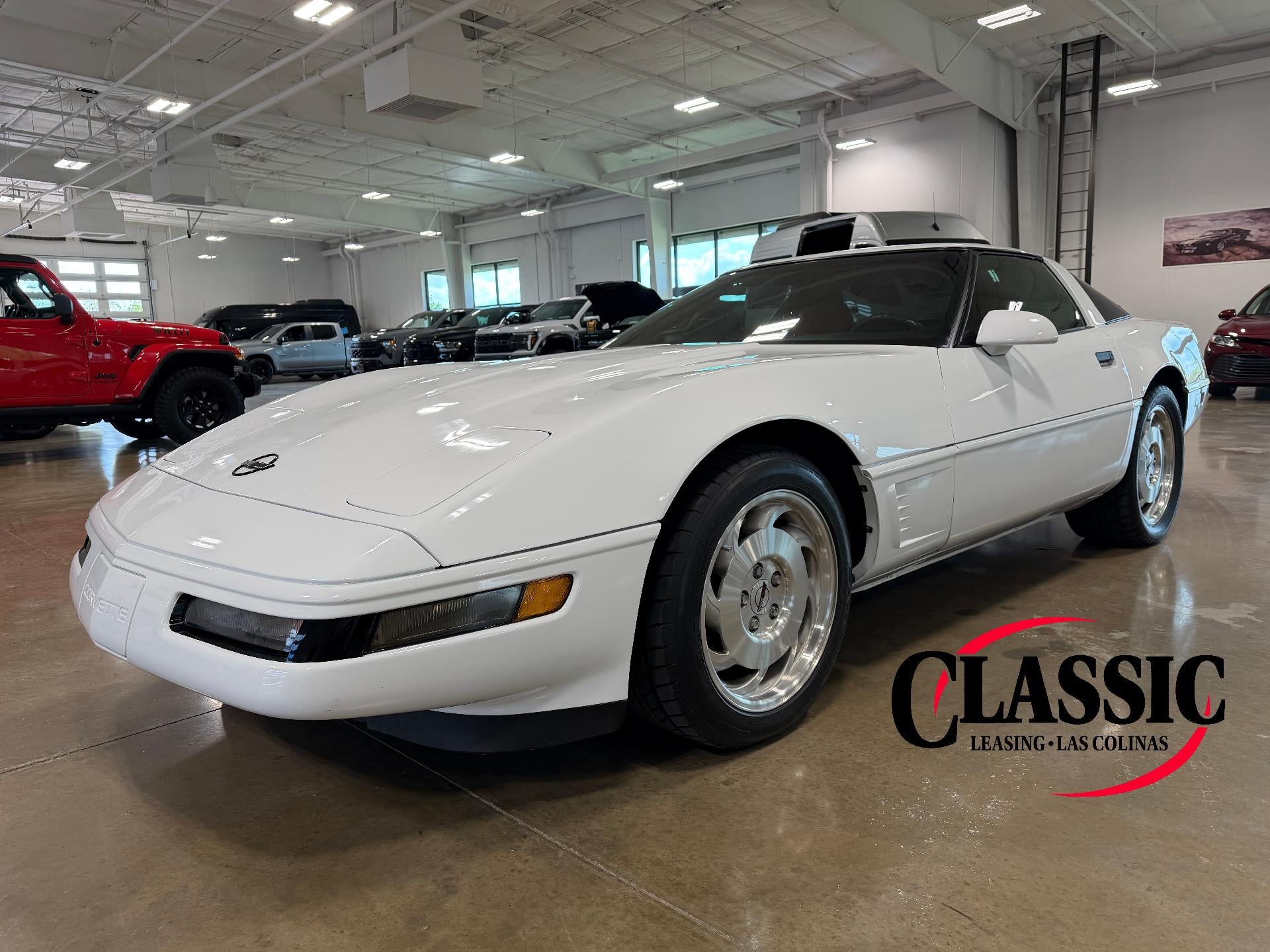1995 Chevrolet Corvette Base in White — front three-quarter view
