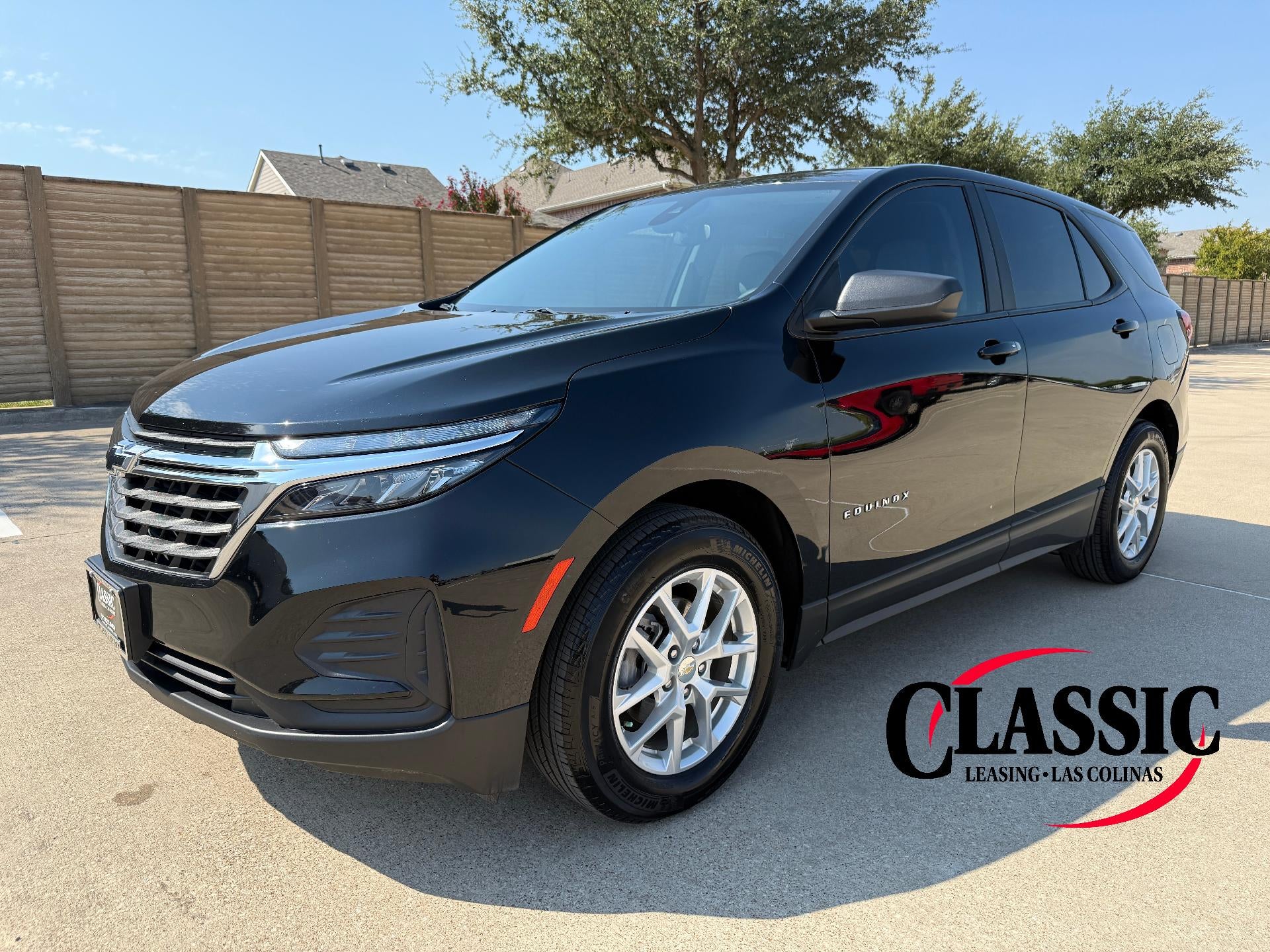 2023 Chevrolet Equinox FWD 4dr LS w/1LS in Mosaic Black Metallic — front three-quarter view